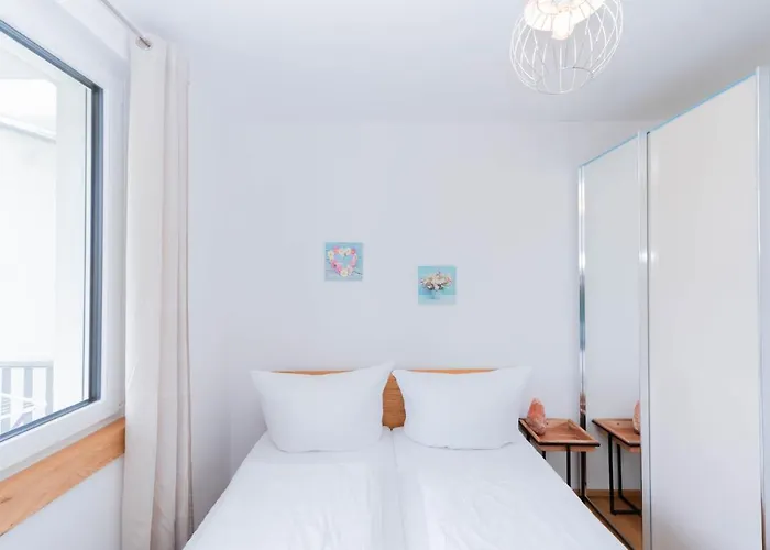 Modern With Private Balcony Near City Center * וינה