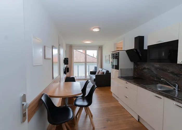 דירה Modern With Private Balcony Near City Center *