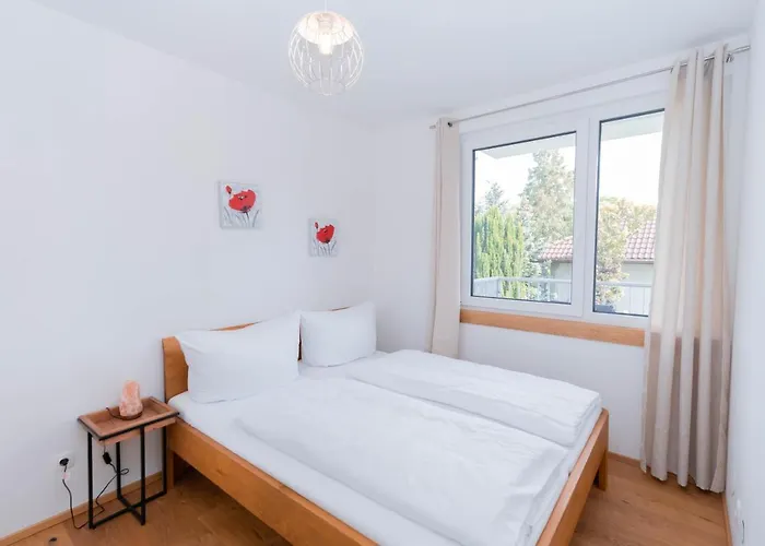 דירה Modern With Private Balcony Near City Center