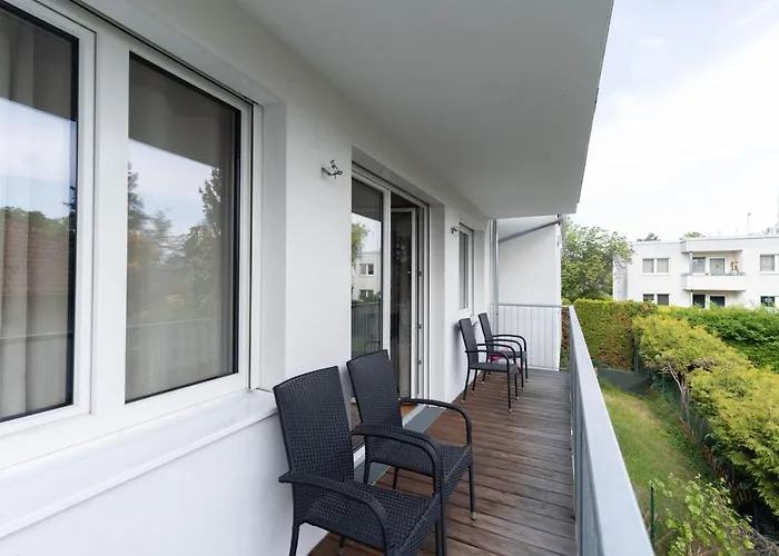 Modern With Private Balcony Near City Center דירה וינה