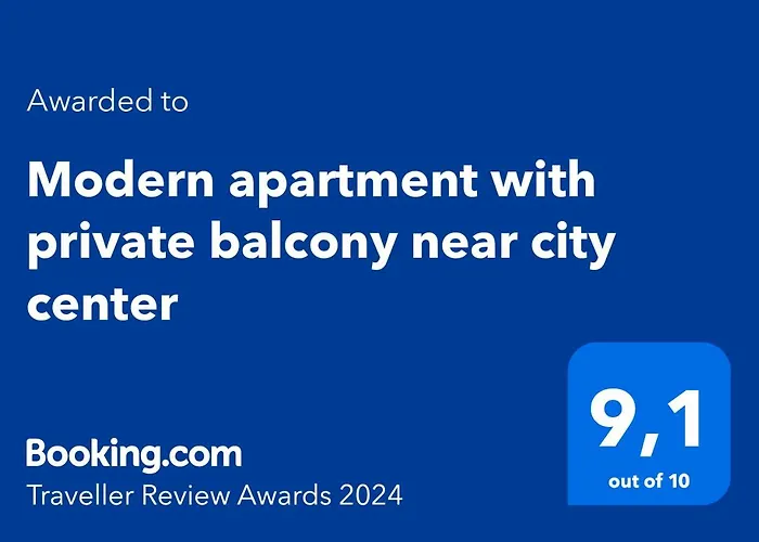 Modern With Private Balcony Near City Center דירה